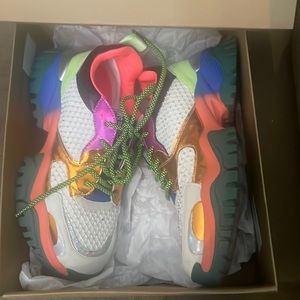 STEVE MADDEN COLORFUL NEW, Size 8 Beautiful tennis never wear STEVE MADDEN